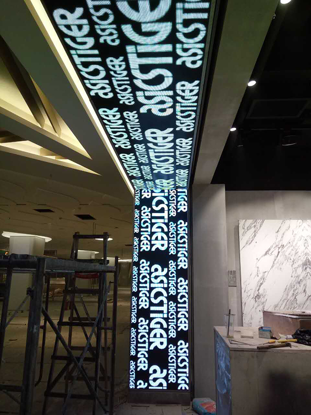 浙江杭州國大城市廣場室內(nèi)LED顯示屏由上海智彩科技設(shè)計、安裝
